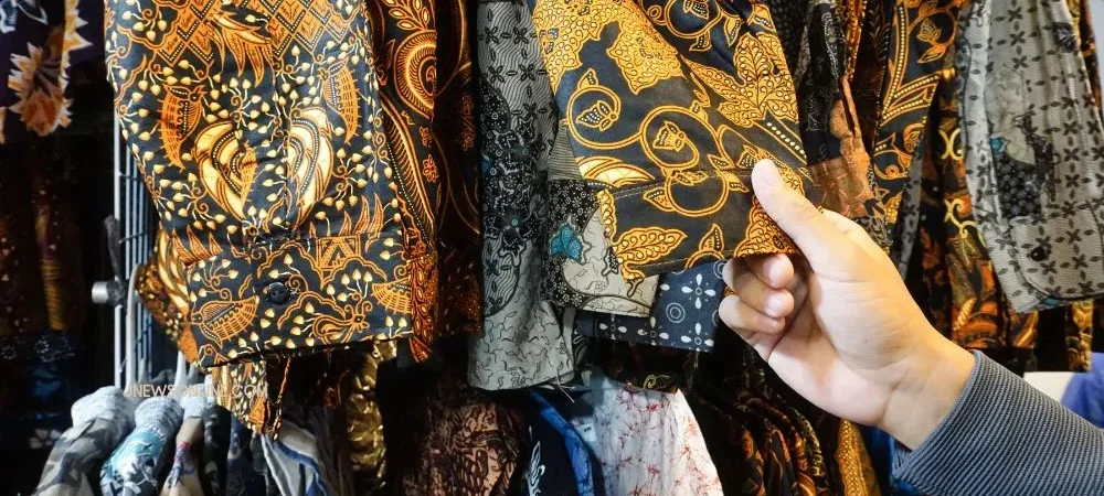 Batik dan perkembangannya pada daerah-daerah di Indonesia
