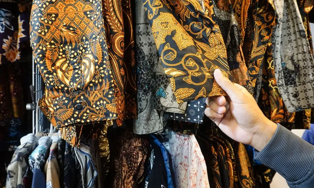 Batik dan perkembangannya pada daerah-daerah di Indonesia